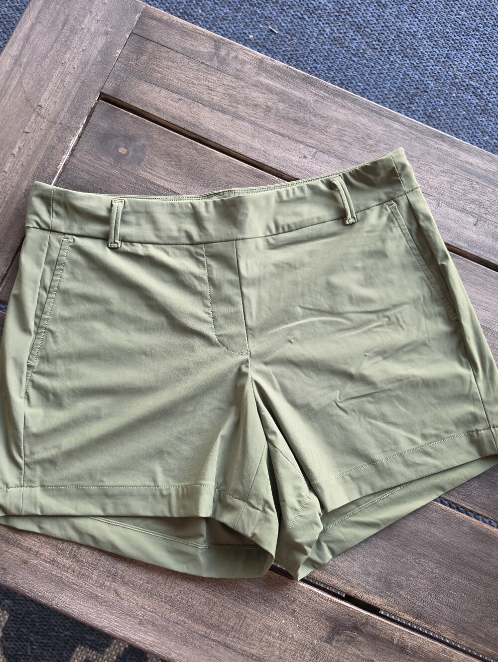 NWOT SPANX Sunshine Solutions Shorts, Medium, Army Green